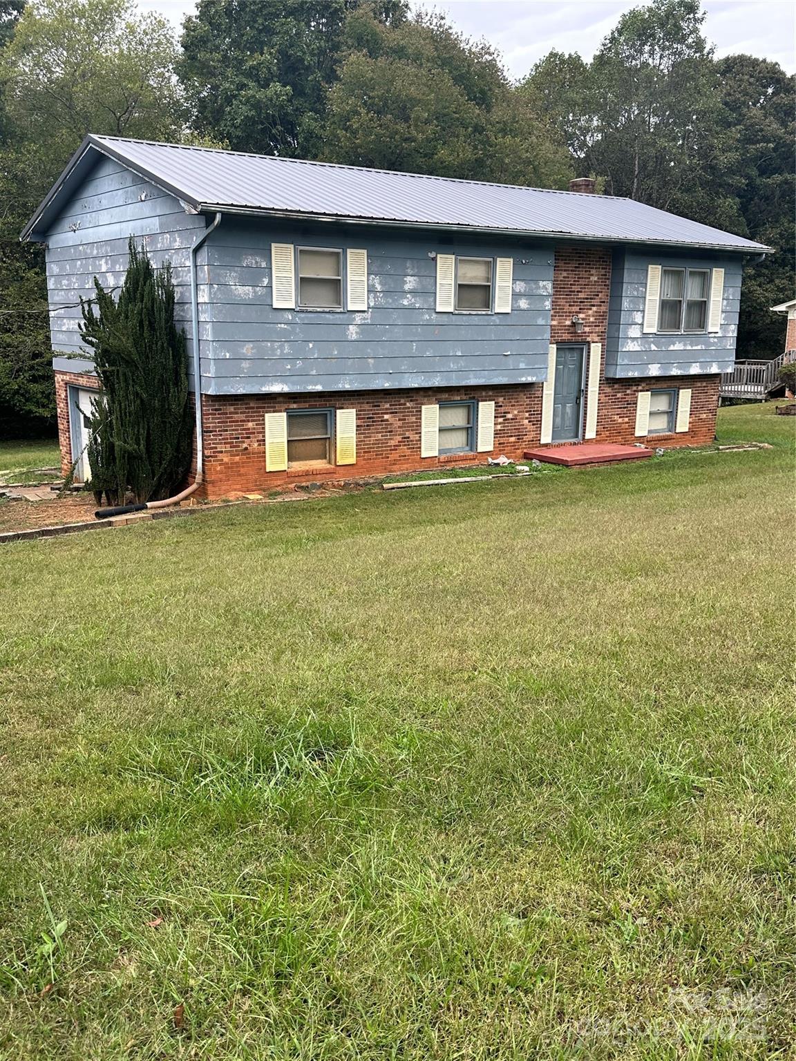 5079 Archdale Drive Conover, NC 28613 - Photo 9 of 30 a front view of a house with garden