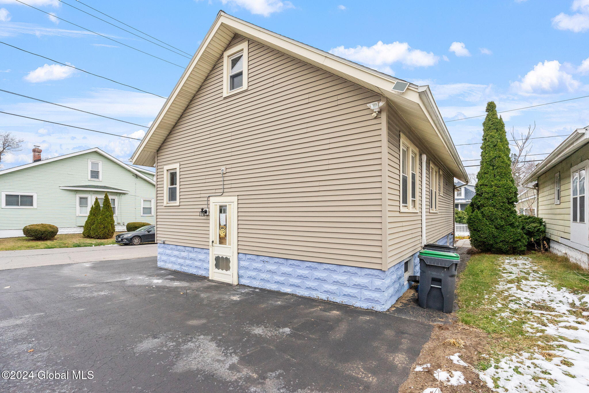 15 Osborne Road Colonie, NY 12205 - Photo 7 of 30 9-web-or-mls-15-osborne-rd