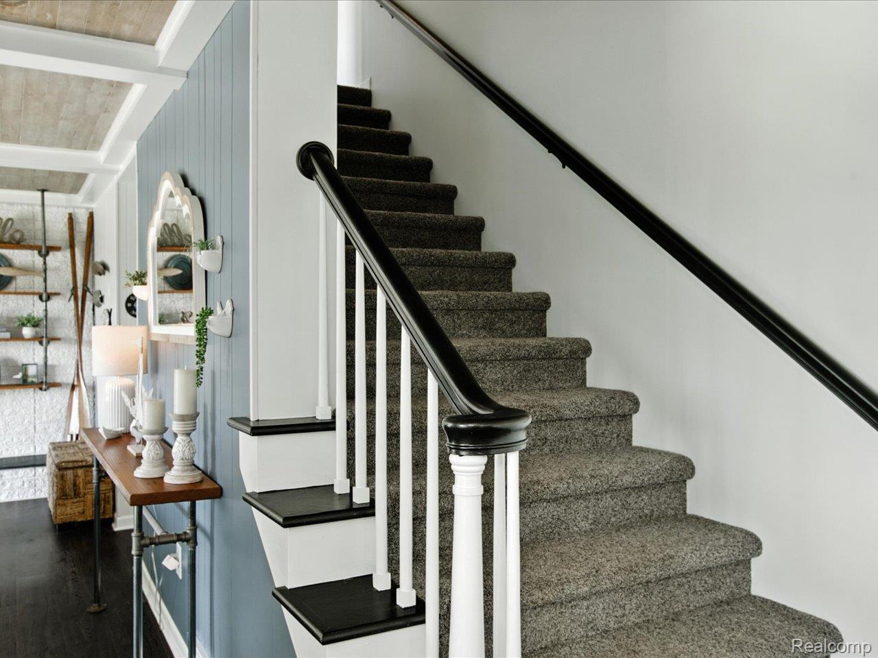 4405 North River Road Fort Gratiot, MI 48059 - Photo 28 of 52 Stairs to owner's suite.