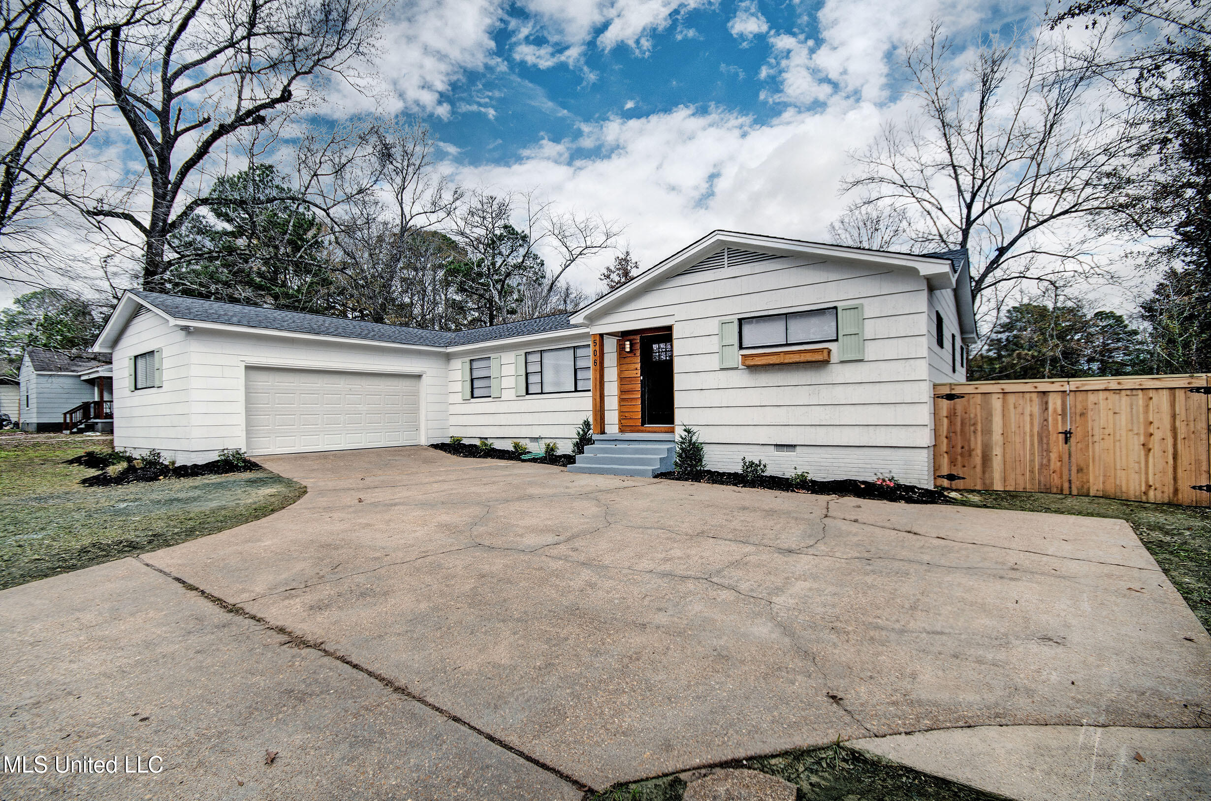 506 Colonial Circle Jackson, MS 39211 - Photo 3 of 36 IMGP4325_6_7