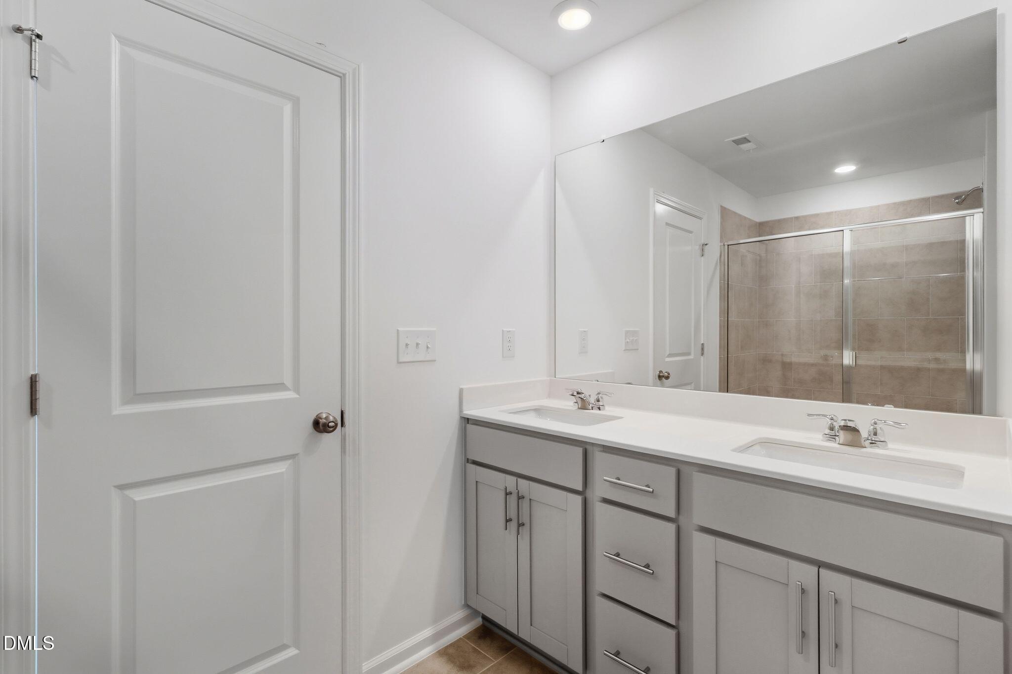 3600 Elm Grv Lane Raleigh, NC 27604 - Photo 27 of 33 SUN_ElmGrove_Pic_Wyatt_QMI_31_Owners_Bat