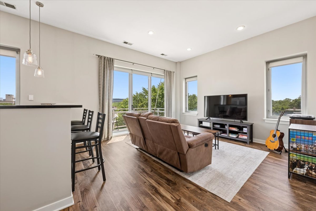 3920 North Sheridan Road, Unit 505 Chicago, IL 60613 - Photo 7 of 26