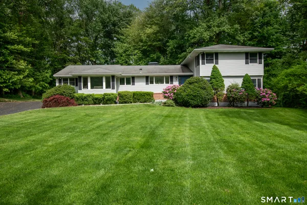 $899,000 | 3 May Drive, Norwalk, CT 06850