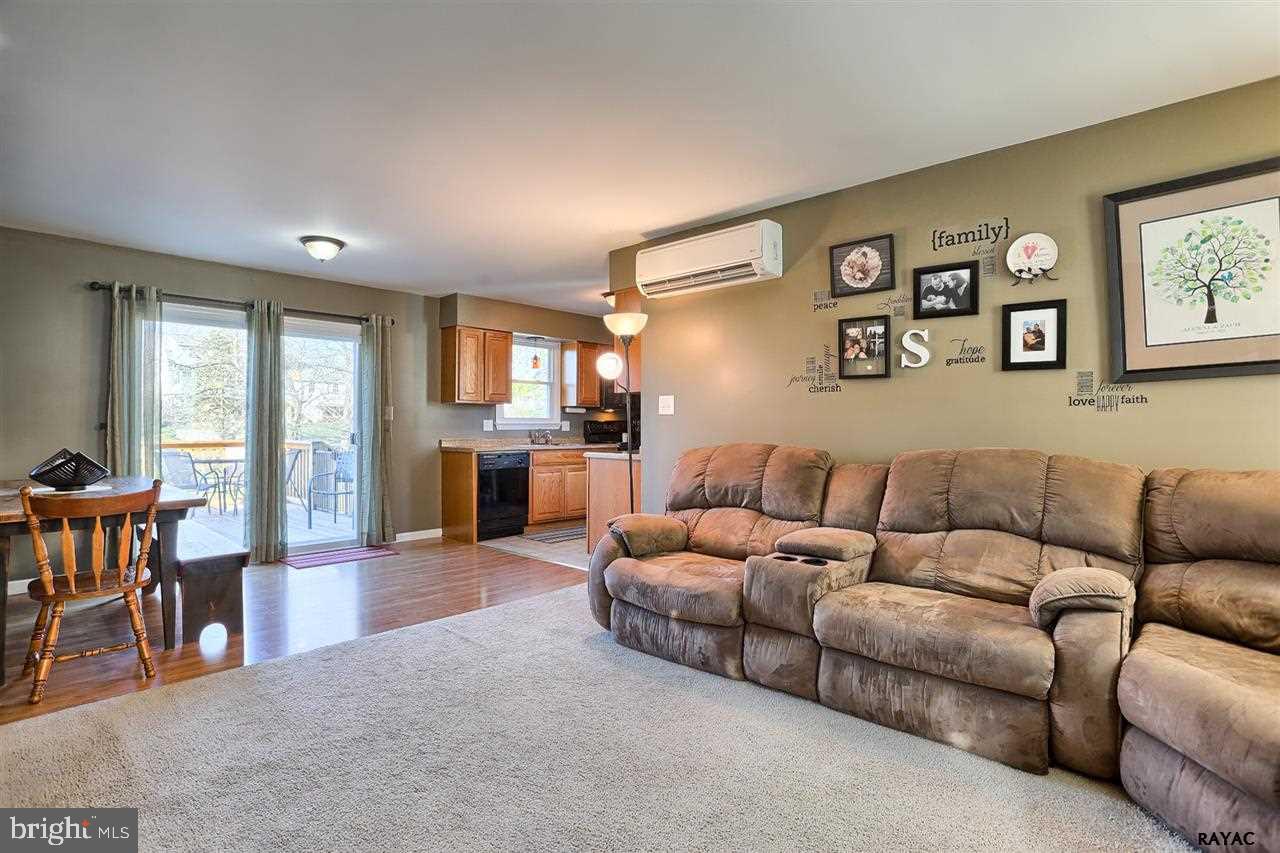 209 Queens Gate Road Lititz, PA 17543 - Photo 3 of 23