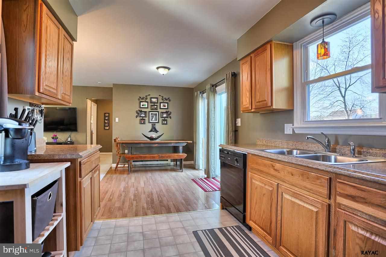 209 Queens Gate Road Lititz, PA 17543 - Photo 8 of 23