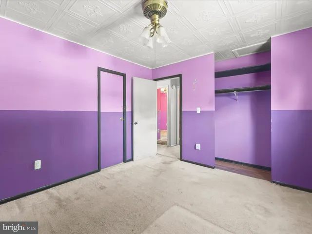 a view of a livingroom with a workspace