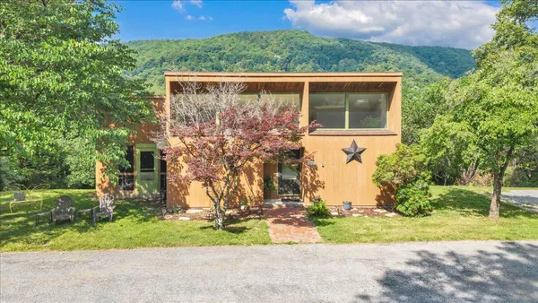 $332,950 | 180 Daleview Drive, Daleville, VA 24083