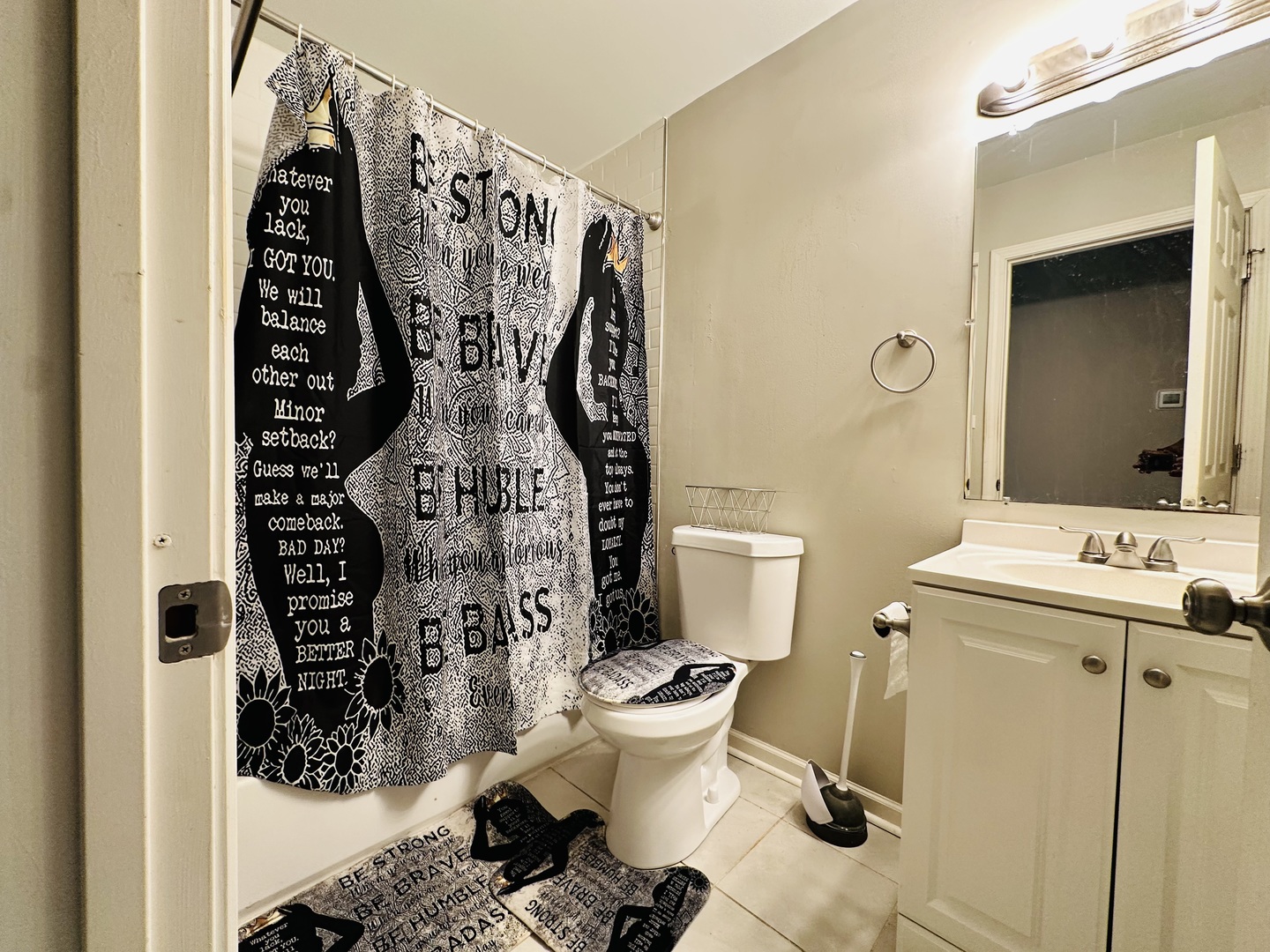 124 Oriole Road Matteson, IL 60443 - Photo 11 of 14 a bathroom with a toilet sink and mirror