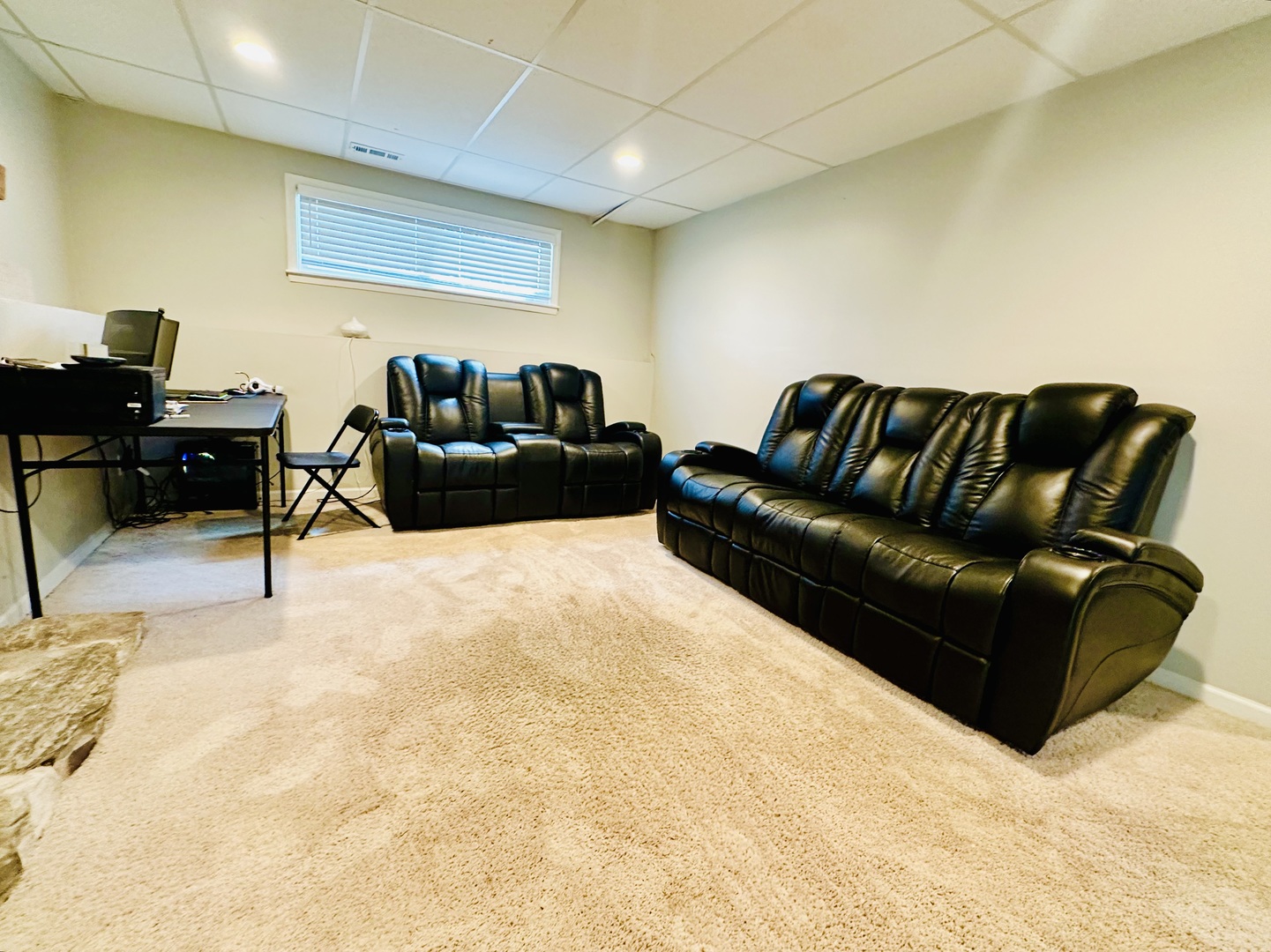 124 Oriole Road Matteson, IL 60443 - Photo 2 of 14 a living room with furniture and a couch