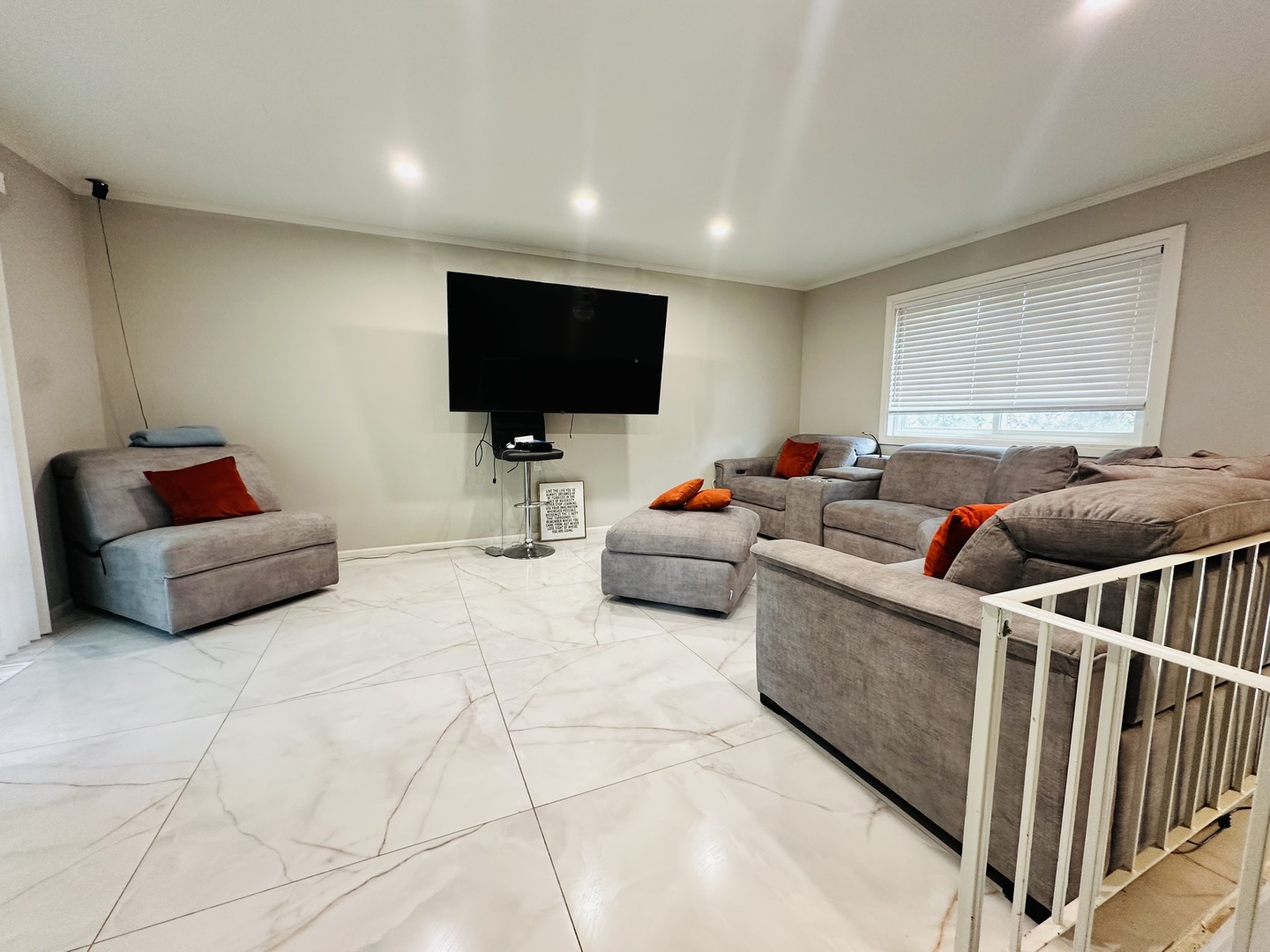 124 Oriole Road Matteson, IL 60443 - Photo 6 of 14 a living room with furniture and a flat screen tv