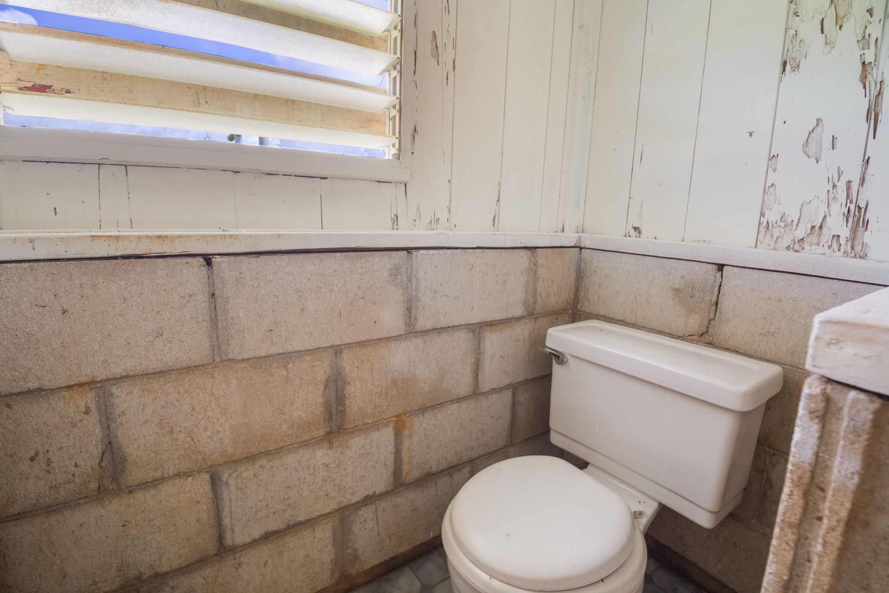 6151 Kawaihau Road Kapaa, HI 96746 - Photo 30 of 30 a white toilet sitting next to a window