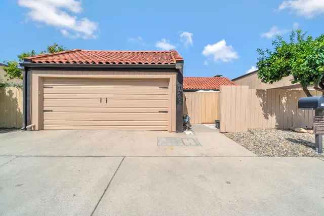 $320,000 | 1751 West Santa Ana Avenue, Fresno, CA 93705