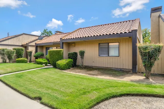 $320,000 | 1751 West Santa Ana Avenue, Fresno, CA 93705