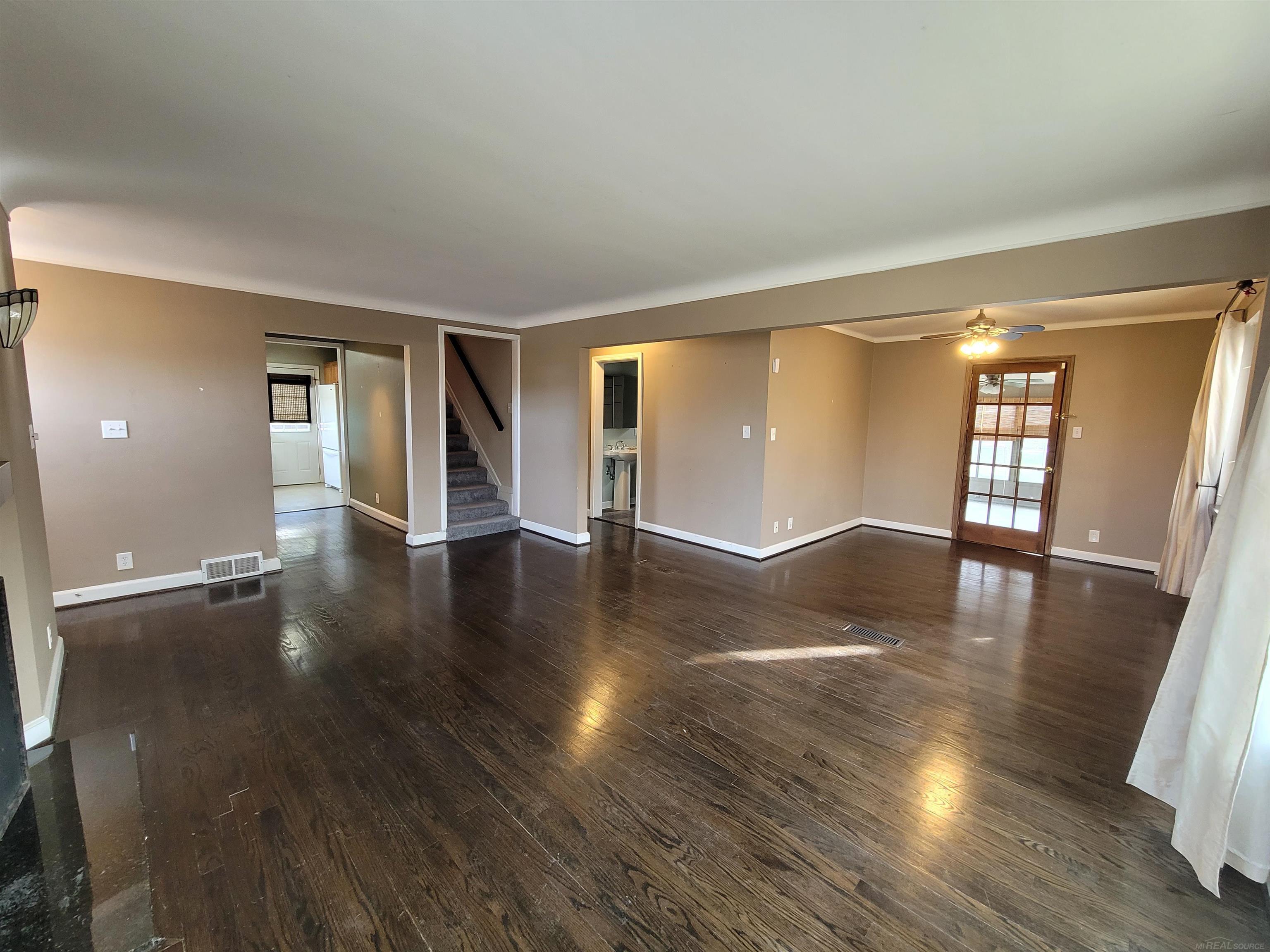 831 Roslyn Road Grosse Pointe, MI 48236 - Photo 5 of 46
