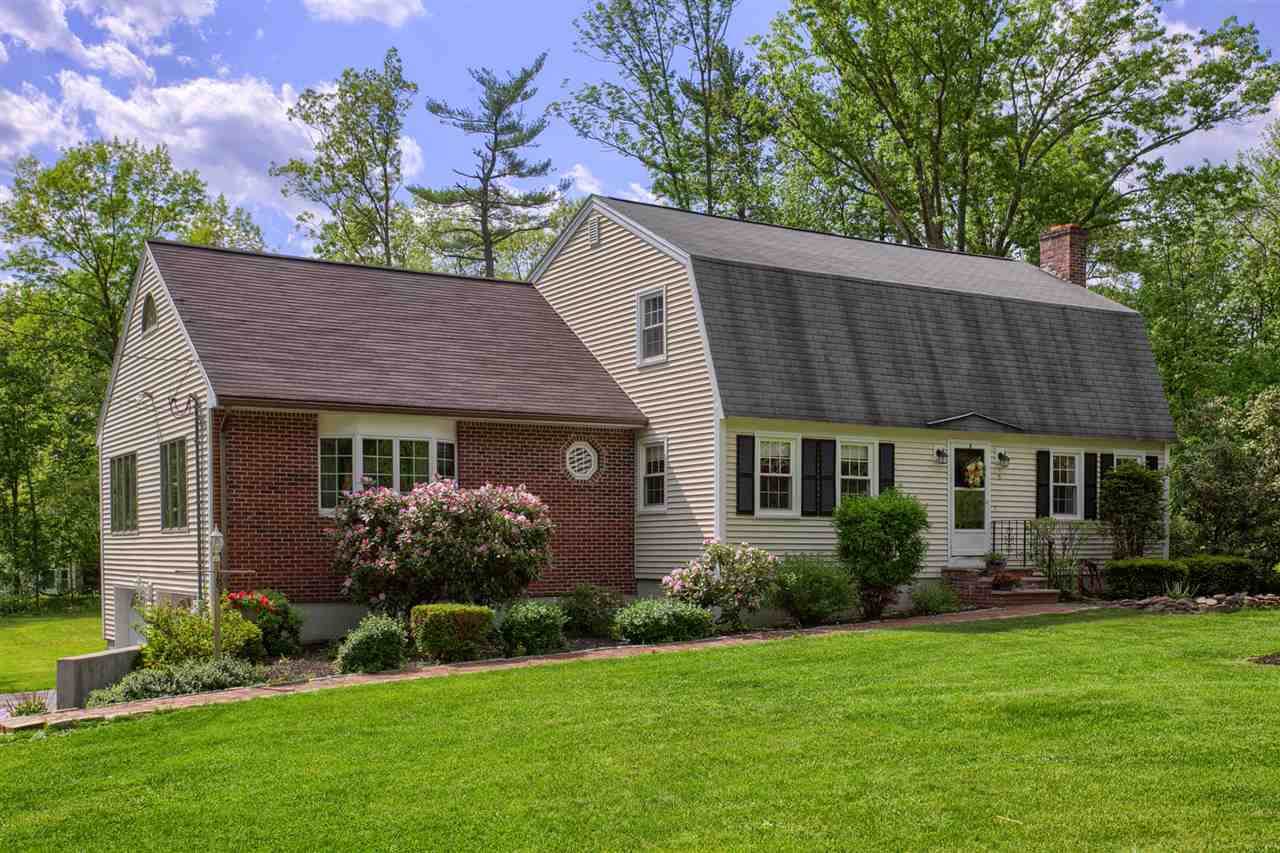 5 Spruce Street Pelham, NH 03076 - Photo 1 of 33 Gallery Image 1
