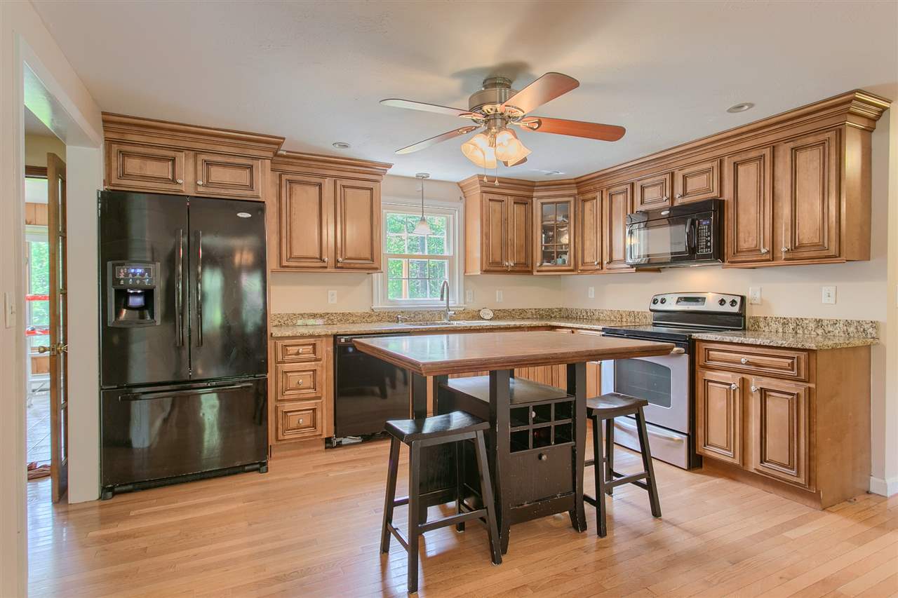 5 Spruce Street Pelham, NH 03076 - Photo 6 of 33 Gallery Image 6