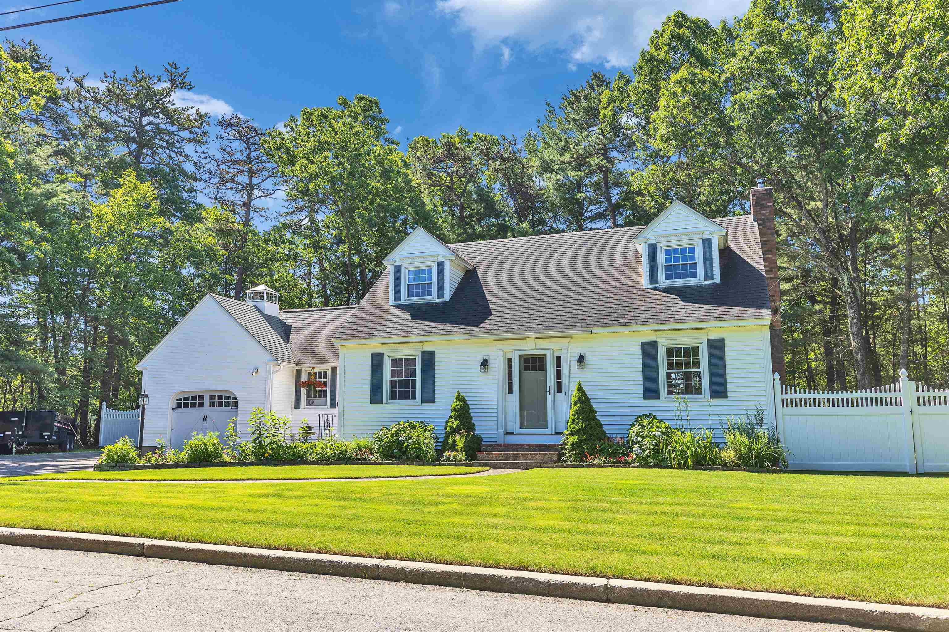 90 Lewis Street Manchester, NH 03102 - Photo 4 of 60 Gallery Image 4