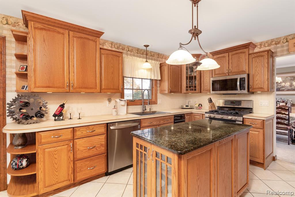 682 Heritage Lane Rochester Hills, MI 48309 - Photo 13 of 88