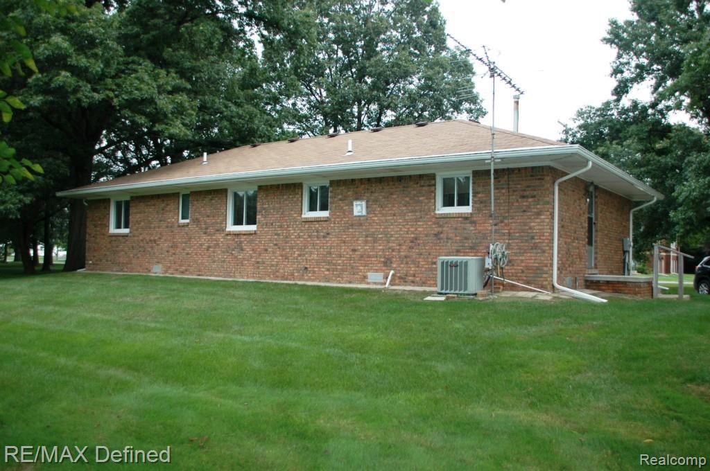 56395 Fairchild Road Macomb, MI 48042 - Photo 21 of 22 20 - REAR.jpg