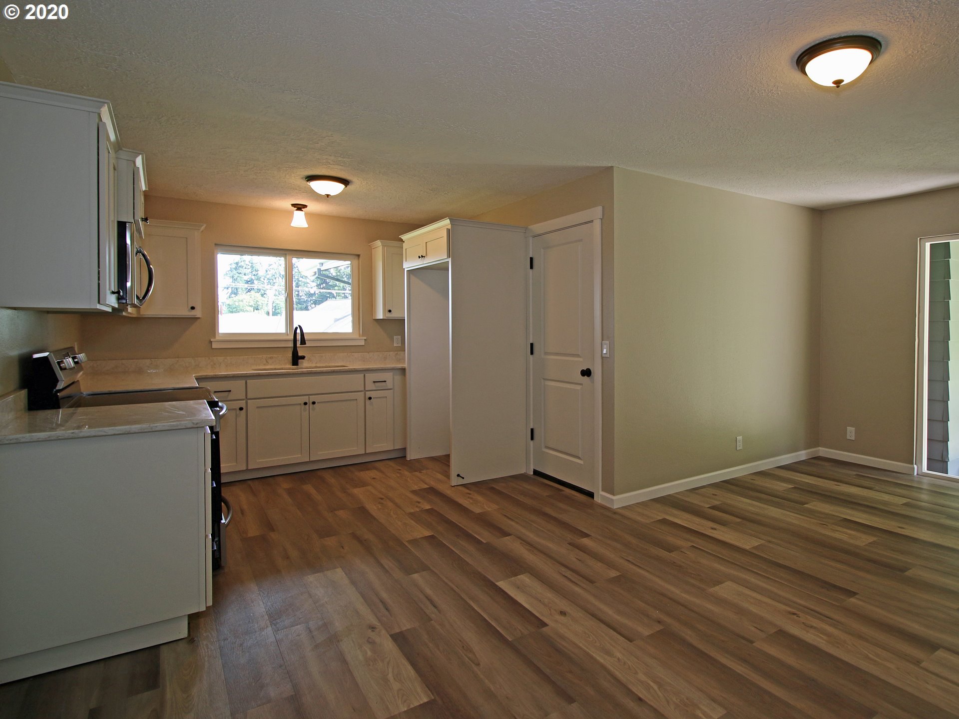 51701 Southwest Em Watts Road Scappoose, OR 97056 - Photo 7 of 24 Gallery Image 7
