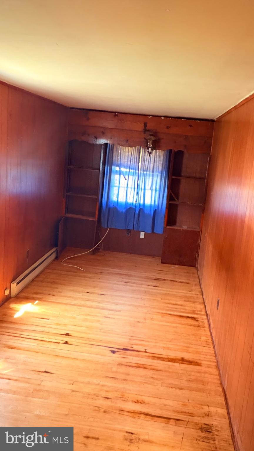 711 Rigby Avenue Cambridge, MD 21613 - Photo 15 of 21 Spacious room with warm wood accents.