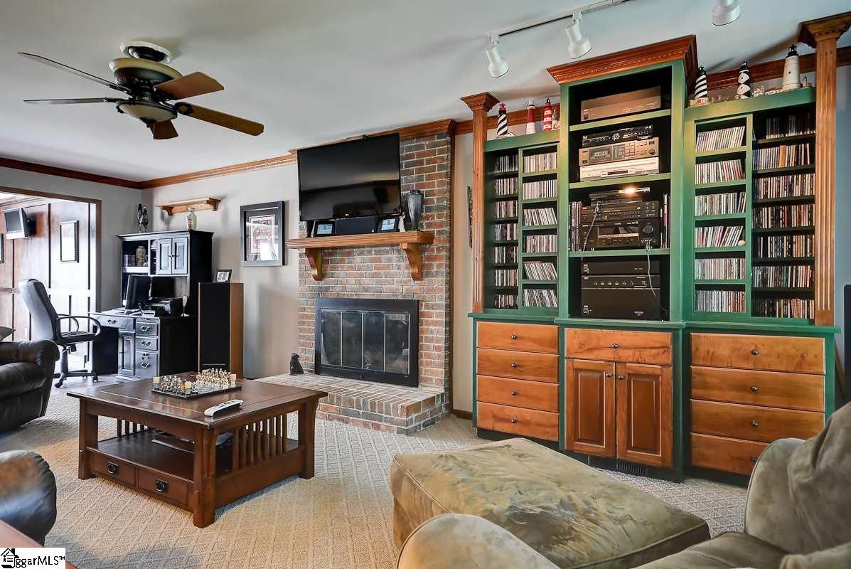 604 East Silverleaf Street Greer, SC 29650 - Photo 8 of 32 Gallery Image 8