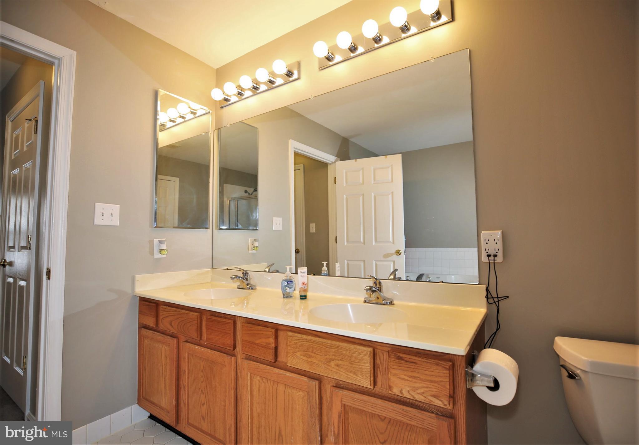 82 Windsor Pond Road Princeton Junction, NJ 08550 - Photo 35 of 50