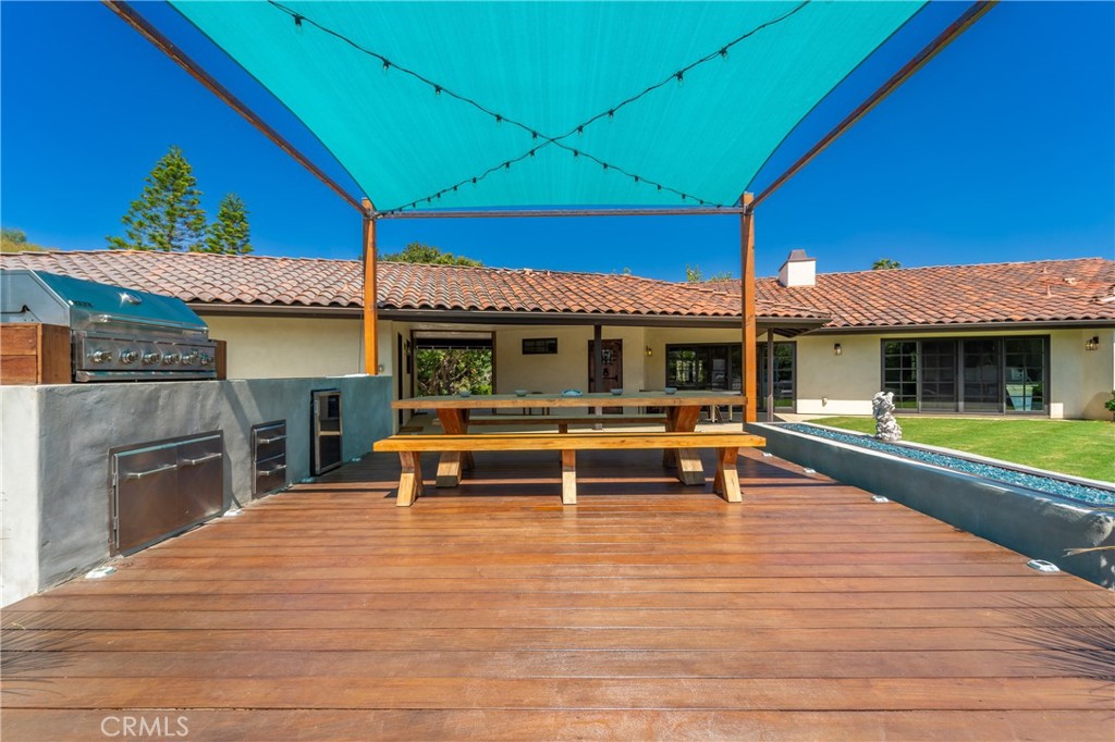 7337 La Soldadera Rancho Santa Fe, CA 92067 - Photo 56 of 60 a view of a patio with table and chairs under an umbrella