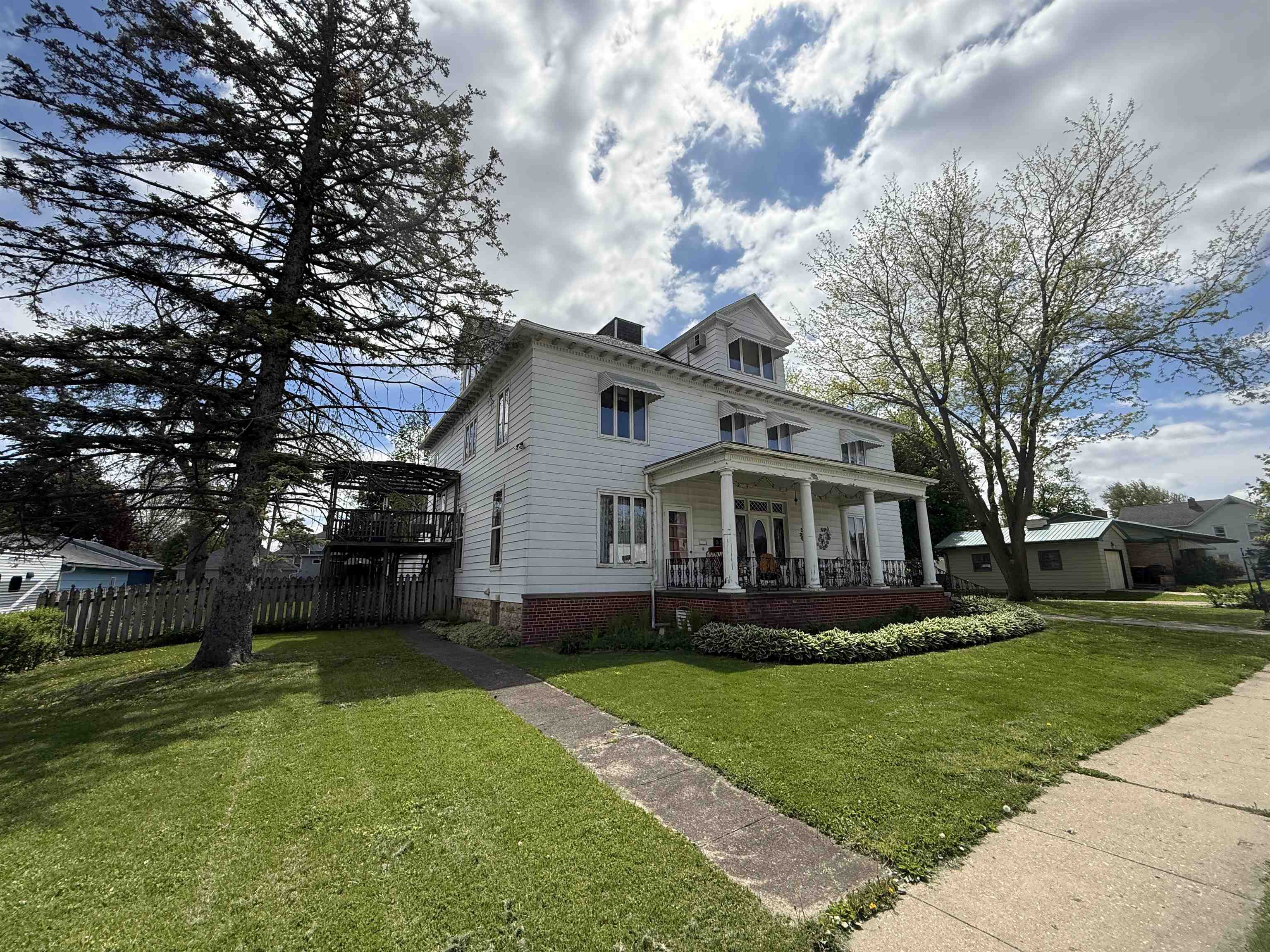 323 South Main Street Stockton, IL 61085 - Photo 29 of 32 a front view of house with a garden