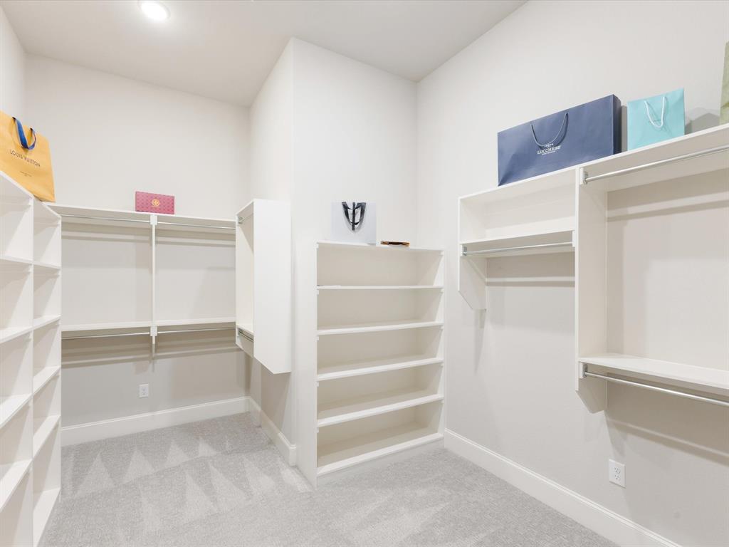 621 Hawk Wood Lane Prosper, TX 75078 - Photo 22 of 40 a bathroom with a bathtub and closet