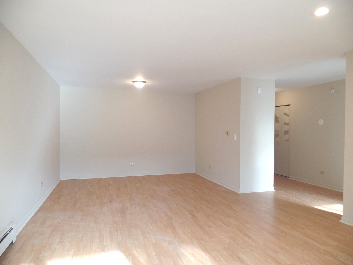 1301 South Finley Road, Unit 114 Lombard, IL 60148 - Photo 4 of 12 a view of an empty room