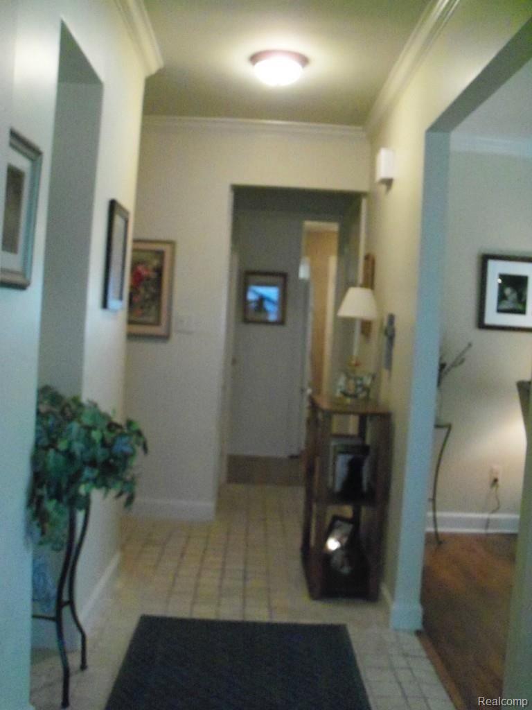 121 Mapleton Road Grosse Pointe, MI 48236 - Photo 2 of 33 821.jpg