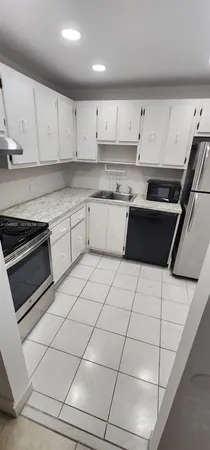 $1,800 | 20379 West Country Club Drive, Unit 135, Aventura, FL 33180