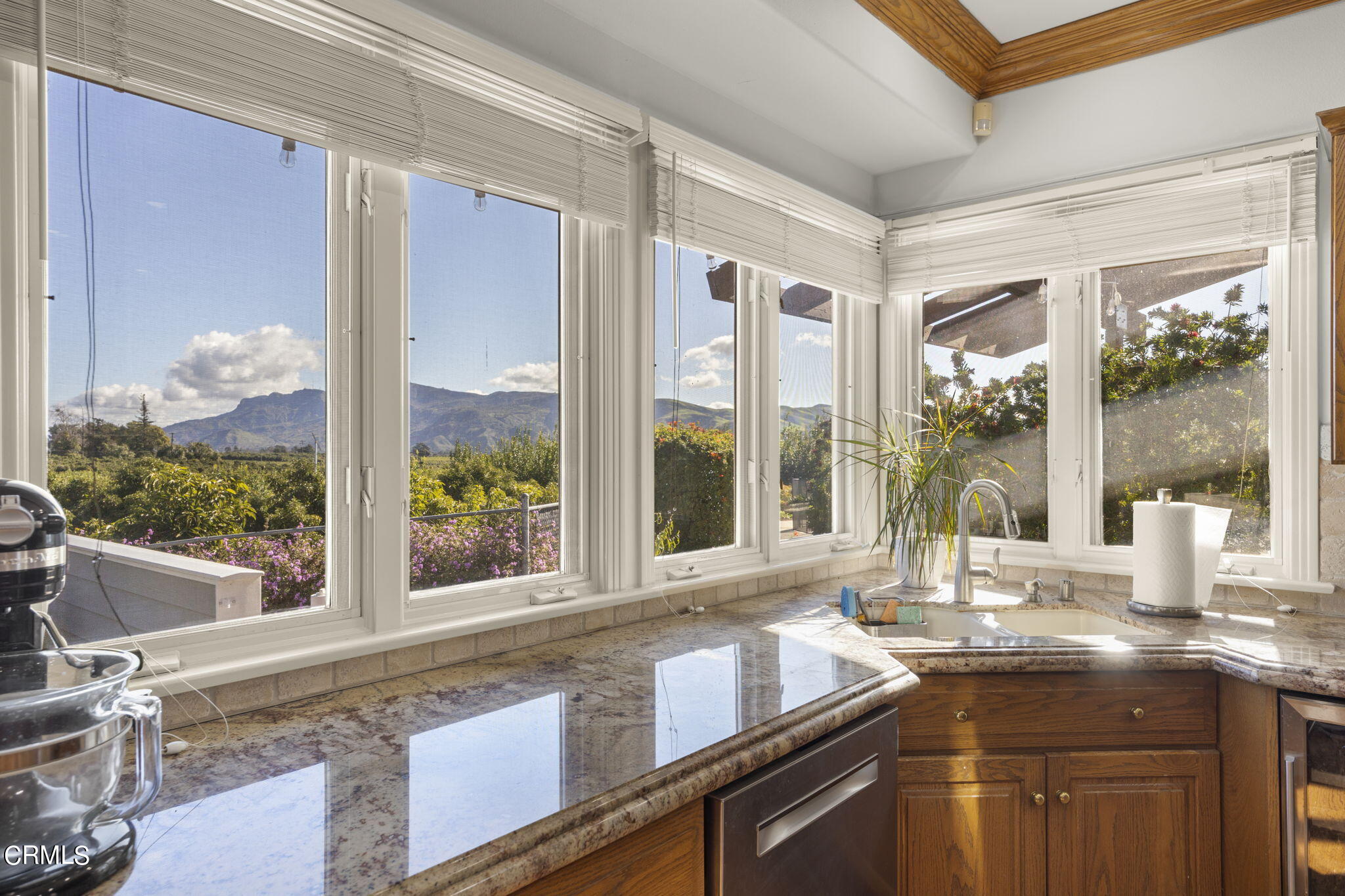 13922 Foothill Road Santa Paula, CA 93060 - Photo 18 of 40 17-web-or-mls-UpmarketMedia_13922Foot-11