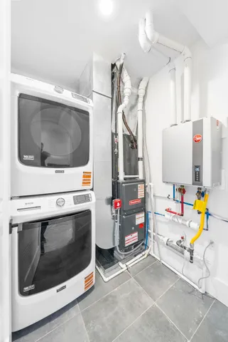 $2,574,600 | 124 Glenwood Avenue, Jersey City, NJ 07306