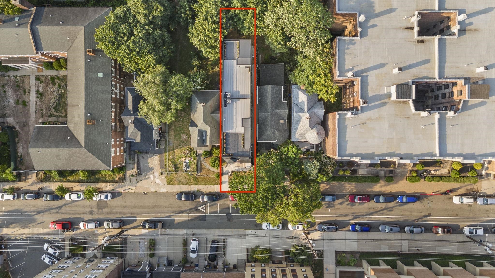 124 Glenwood Avenue Jersey City, NJ 07306 - Photo 40 of 42 a city street filled with lots of traffic