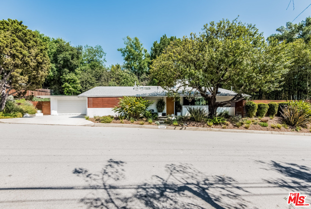 2256 Roscomare Road Los Angeles, CA 90077 - Photo 2 of 36