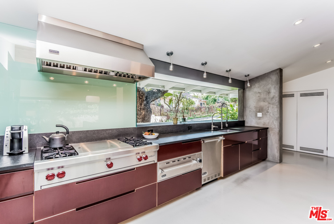 2256 Roscomare Road Los Angeles, CA 90077 - Photo 15 of 36