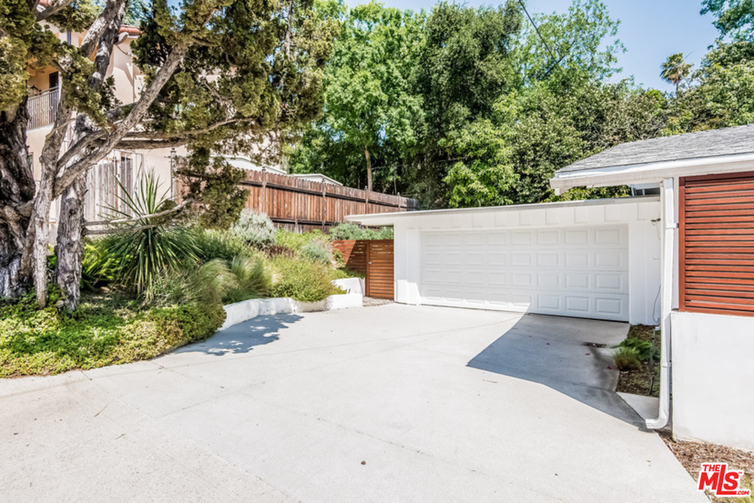 2256 Roscomare Road Los Angeles, CA 90077 - Photo 4 of 36