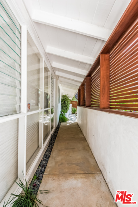 2256 Roscomare Road Los Angeles, CA 90077 - Photo 31 of 36