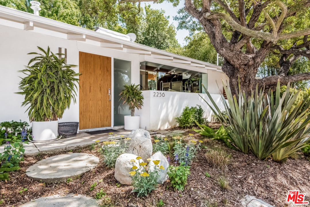 2256 Roscomare Road Los Angeles, CA 90077 - Photo 5 of 36