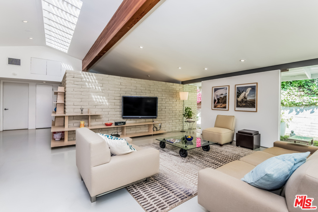 2256 Roscomare Road Los Angeles, CA 90077 - Photo 6 of 36