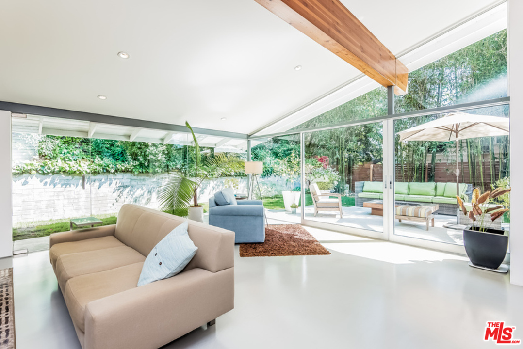 2256 Roscomare Road Los Angeles, CA 90077 - Photo 10 of 36
