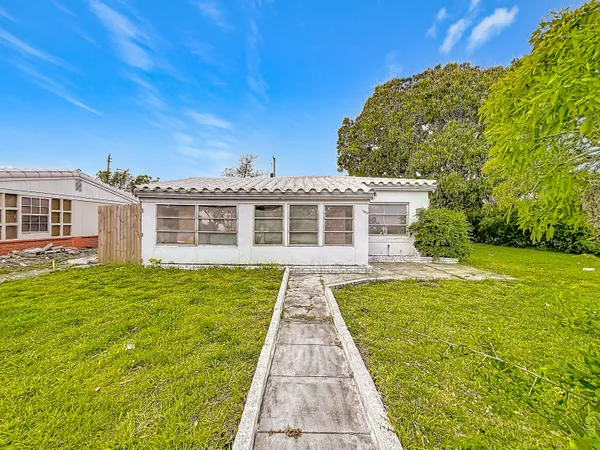 $349,900 | 17590 Northeast 19th Avenue, North Miami Beach, FL 33162
