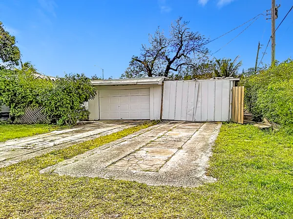 $349,900 | 17590 Northeast 19th Avenue, North Miami Beach, FL 33162