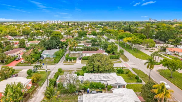 $349,900 | 17590 Northeast 19th Avenue, North Miami Beach, FL 33162