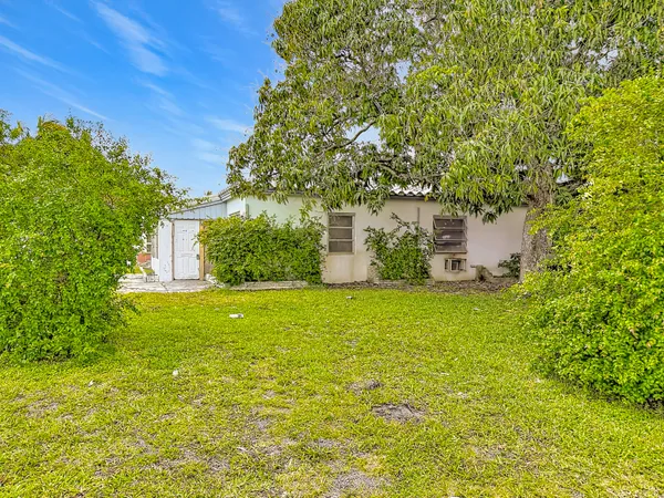 $349,900 | 17590 Northeast 19th Avenue, North Miami Beach, FL 33162