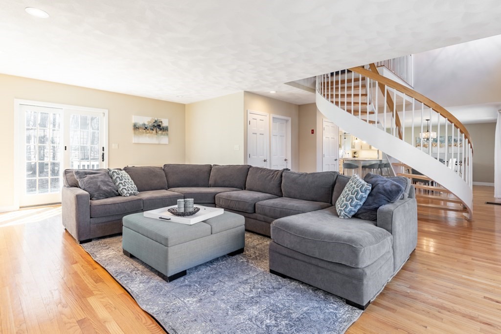 46 Ledge Road Lynnfield, MA 01940 - Photo 12 of 40 Gallery Image 12