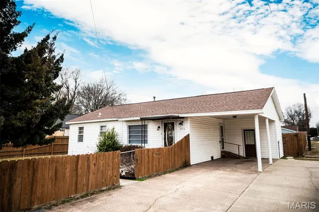 $100,000 | 2016 Harris Street, Kennett, MO 63857