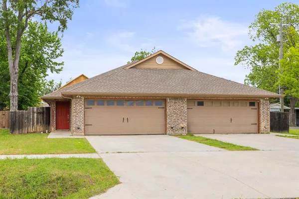 $1,895 | 521-525 Gilcrease Street, Van Alstyne, TX 75495